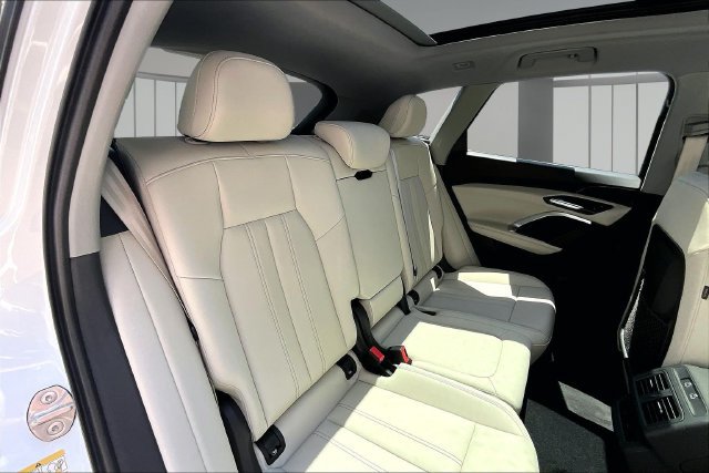 Used 2025 Audi Q5 Premium w/ Convenience Package AWD/4WD image 25
