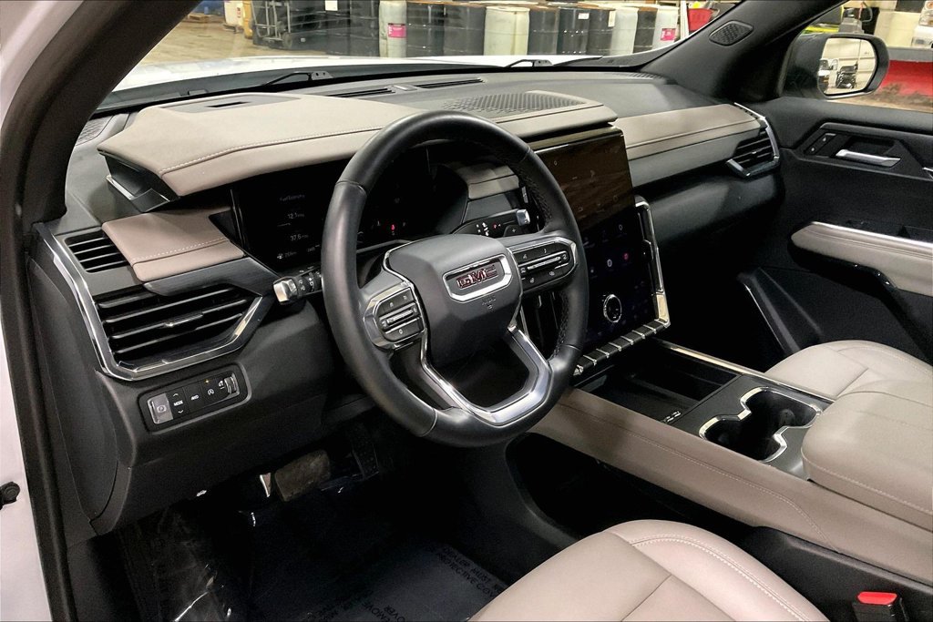 Used 2026 GMC Acadia Elevation w/ Elevation Premium Package AWD/4WD image 13