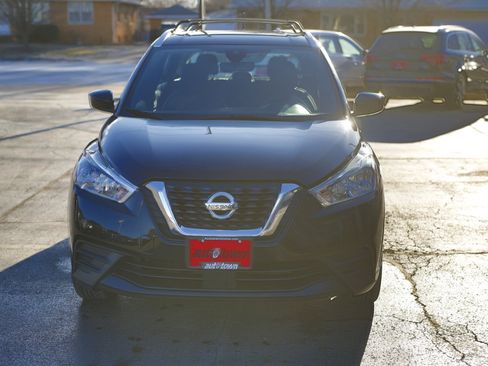 Used 2020 Nissan Kicks SV w/ Exterior Package image 2