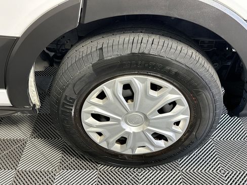 Used 2023 Ford E-Transit Medium Roof image 11