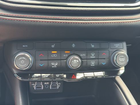 Used 2025 Dodge Durango GT AWD/4WD image 36