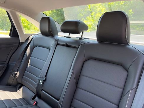 Used 2024 Volkswagen Jetta SE FWD image 18
