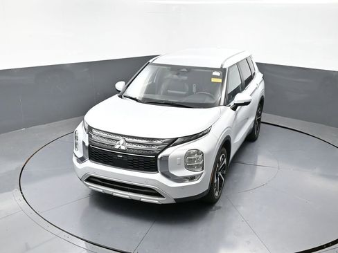 Used 2024 Mitsubishi Outlander SE image 45
