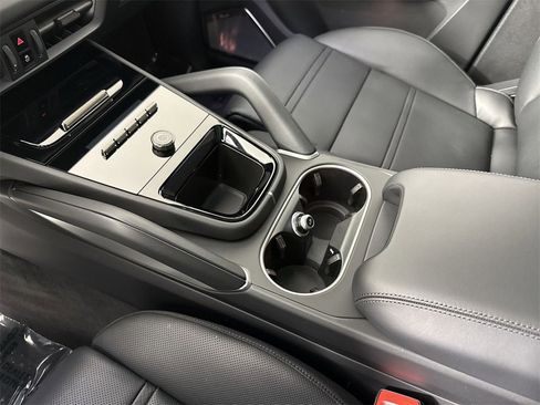 New 2025 Porsche Cayenne Turbo image 32