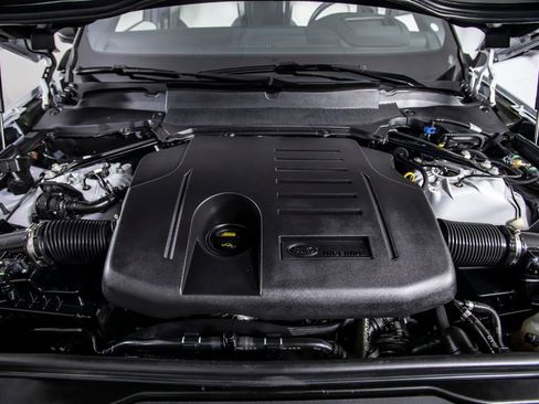 Used 2023 Land Rover Discovery Metropolitan Edition image 54