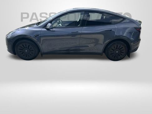 Used 2023 Tesla Model Y Long Range AWD/4WD image 3