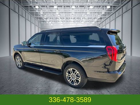 Used 2025 Ford Expedition Max Active AWD/4WD image 3