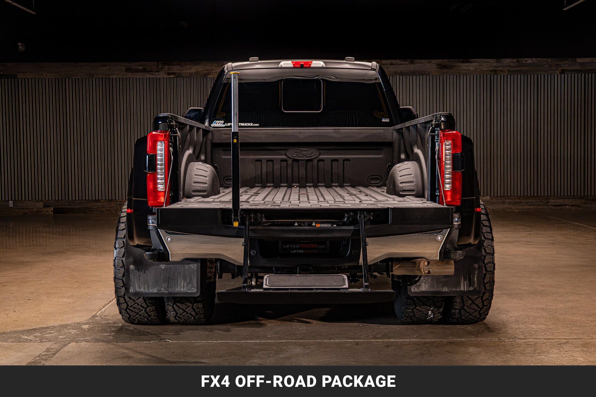 Used 2023 Ford F350 Lariat w/ Lariat Ultimate Package AWD/4WD image 9