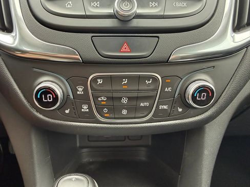 Used 2020 Chevrolet Equinox LT FWD image 22