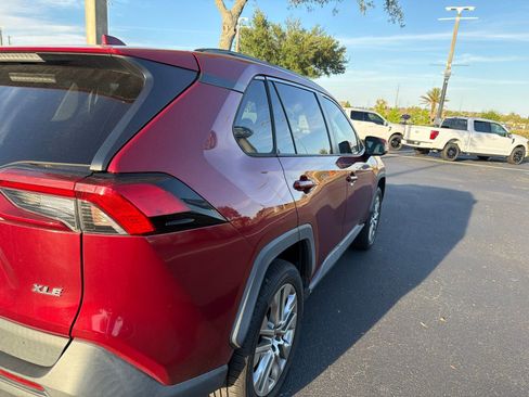 Used 2019 Toyota RAV4 XLE Premium FWD image 7