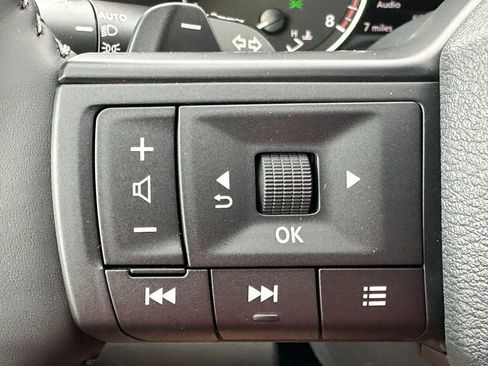 Used 2026 Nissan Pathfinder SV AWD/4WD image 11