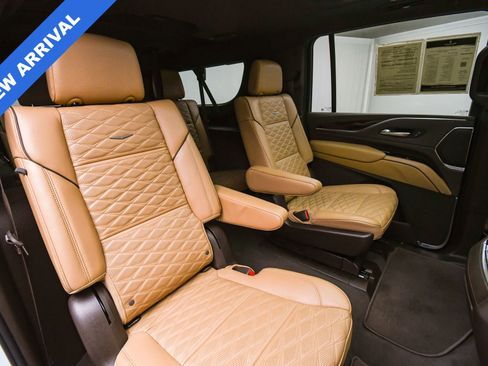 Used 2022 Cadillac Escalade ESV Premium Luxury image 53