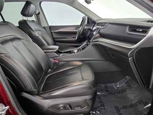 Used 2022 Jeep Grand Cherokee Limited image 3