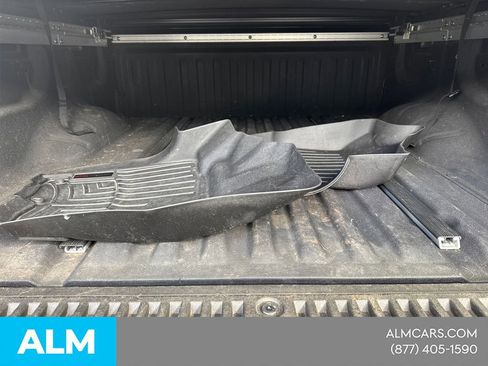 Used 2021 Nissan Titan SL w/ Moonroof Package AWD/4WD image 22