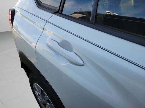 Used 2023 Toyota Corolla Cross L image 15