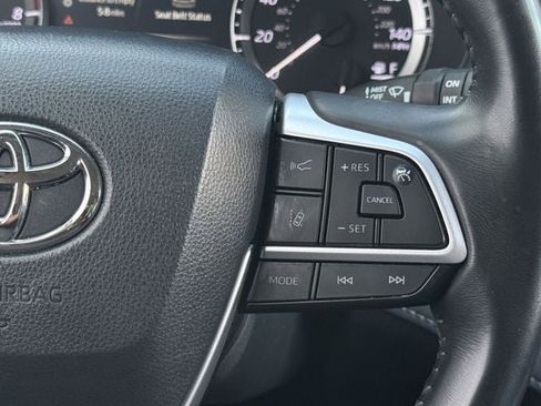Used 2023 Toyota Highlander LE image 15