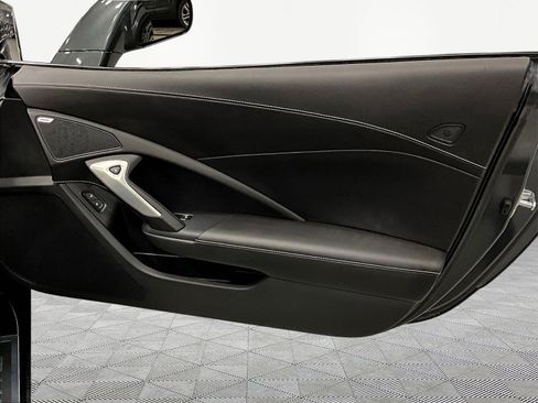 Used 2017 Chevrolet Corvette Stingray Coupe w/ 1LT RWD image 21