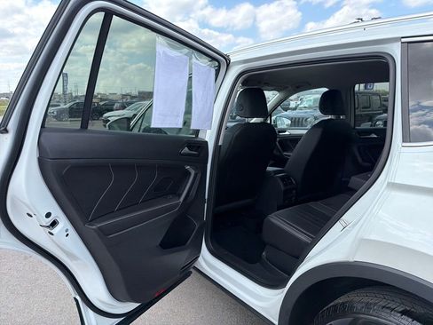 Used 2023 Volkswagen Tiguan SE image 26