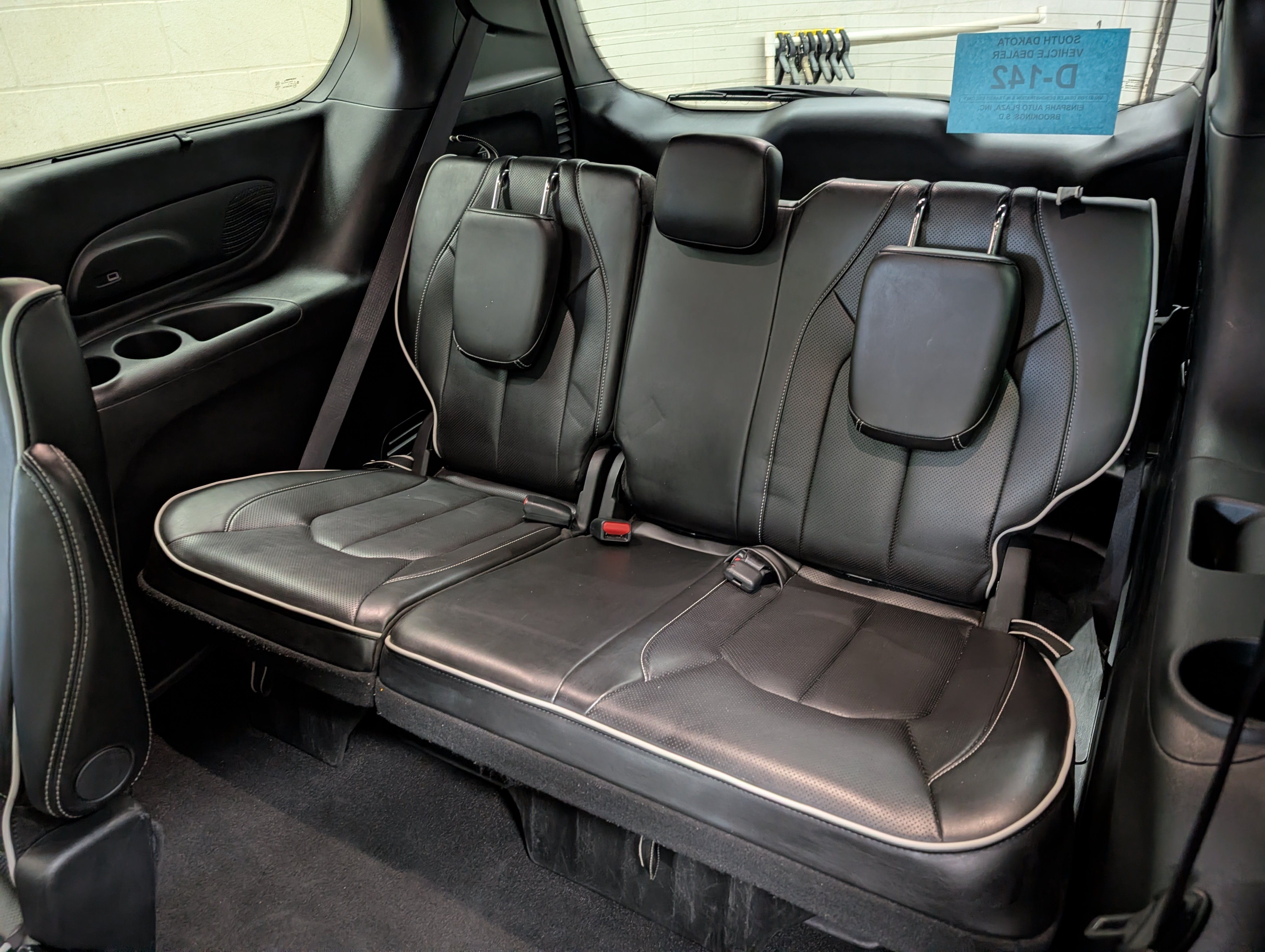 Used 2025 Chrysler Pacifica Limited FWD image 7