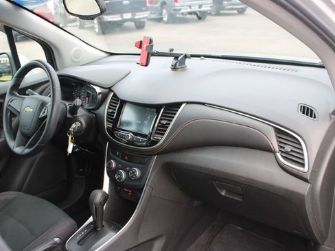 Used 2017 Chevrolet Trax LS FWD image 25