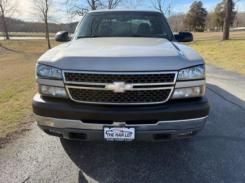 Used 2005 Chevrolet Silverado 2500 LS image 2