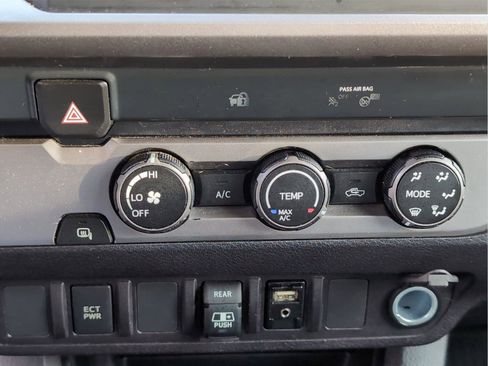 Used 2019 Toyota Tacoma SR5 image 12