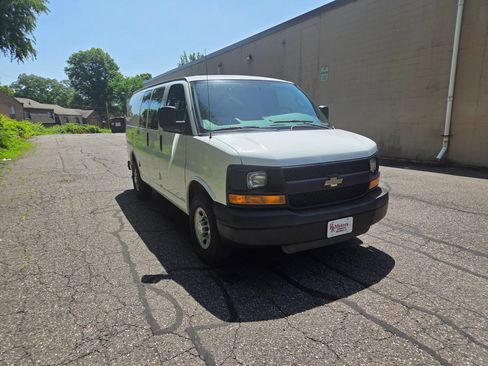 Used 2016 Chevrolet Express 2500 RWD image 7