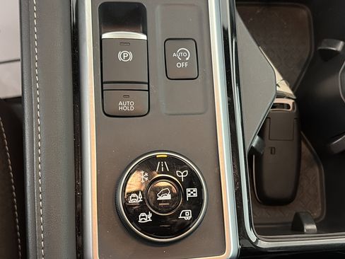 Certified 2025 Nissan Pathfinder SL w/ SL Premium Package image 29