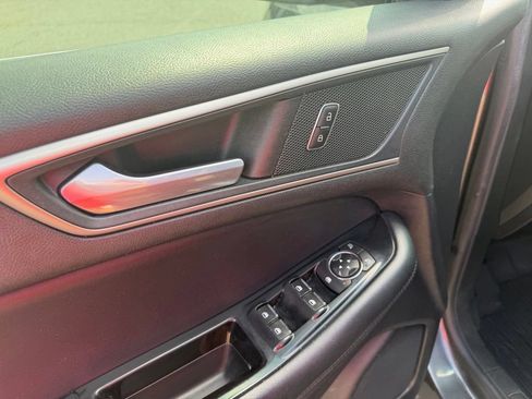 Used 2019 Ford Edge SEL w/ Equipment Group 201A FWD image 14