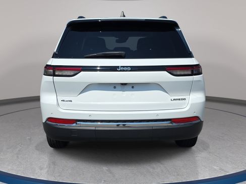 Used 2023 Jeep Grand Cherokee Laredo AWD/4WD image 6