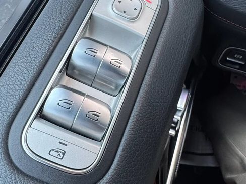 Used 2025 Mercedes-Benz G 550 image 32