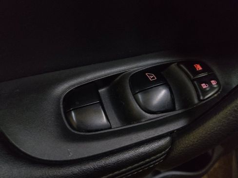 Used 2019 Nissan Rogue S FWD image 27