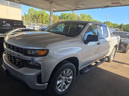 Used 2019 Chevrolet Silverado 1500 Custom w/ Custom Convenience Package AWD/4WD image 2