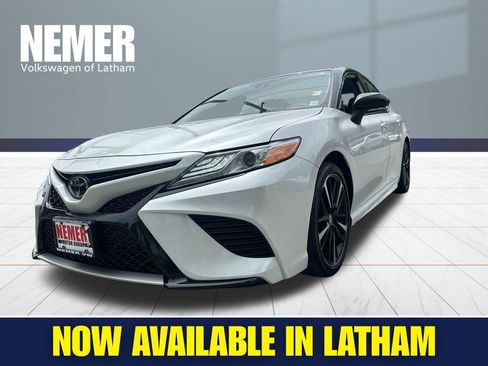 Used 2020 Toyota Camry XSE FWD image 1