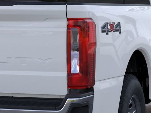 New 2026 Ford F250 XL w/ XL Chrome Package AWD/4WD image 21