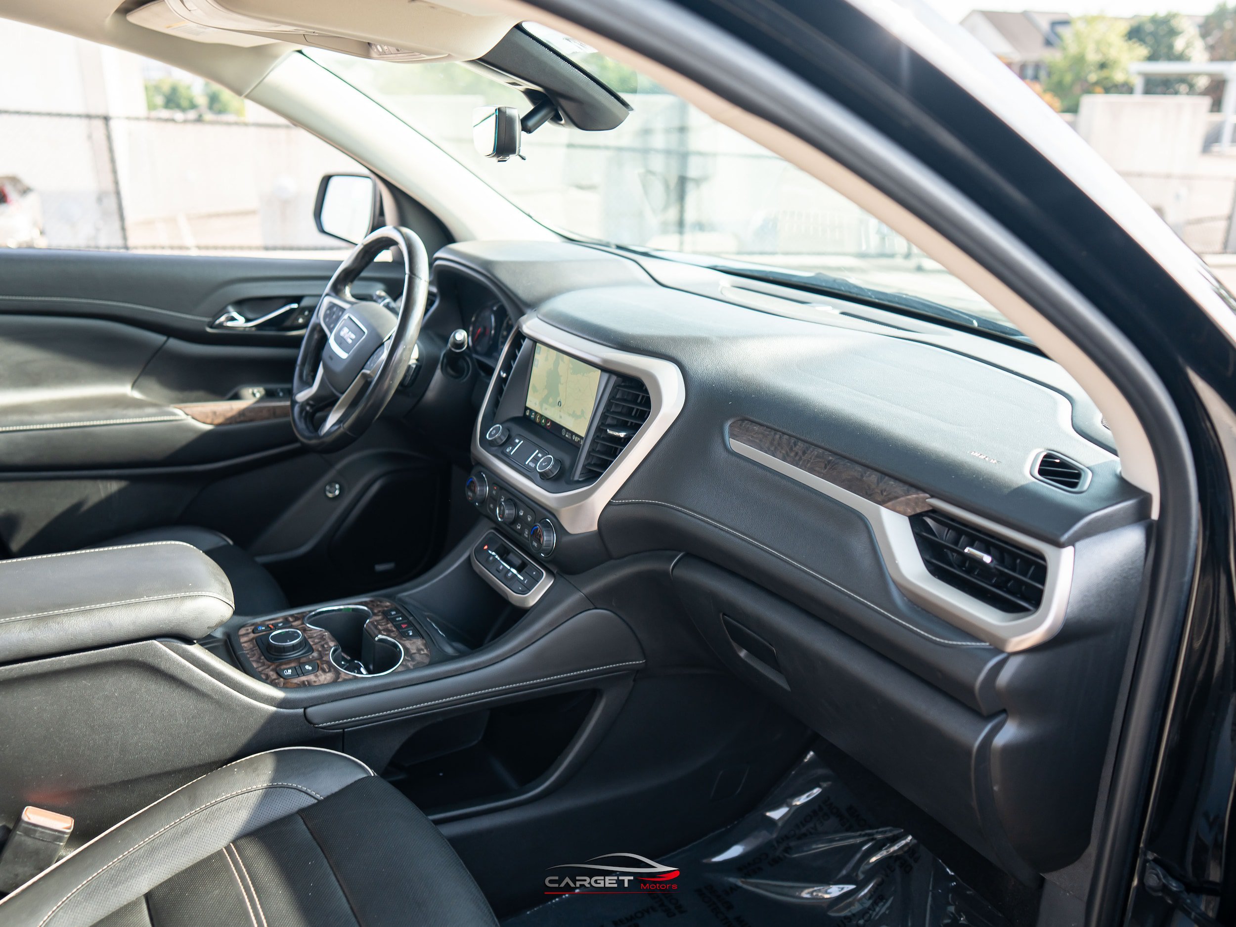 Used 2020 GMC Acadia Denali w/ Technology Package FWD image 15