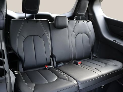 New 2026 Chrysler Pacifica Select FWD image 19