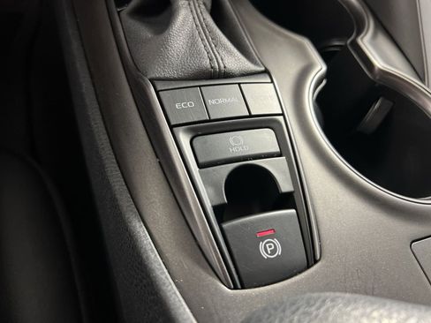 Used 2022 Toyota Camry SE w/ Cold Weather Package image 31