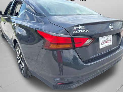 Used 2020 Nissan Altima 2.5 SL FWD image 28
