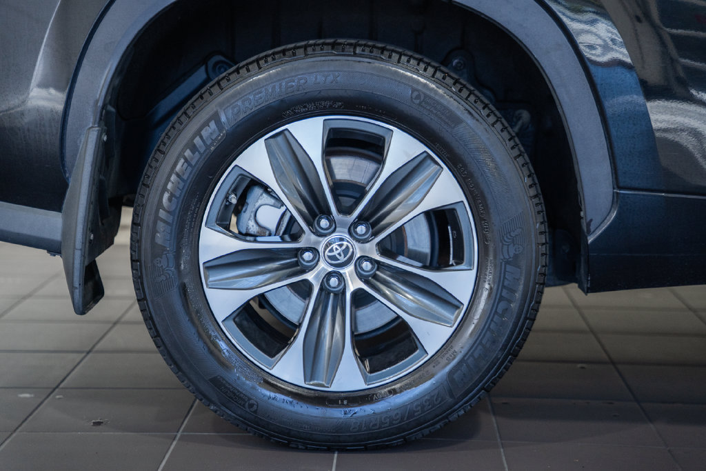 Used 2020 Toyota Highlander XLE AWD/4WD image 10