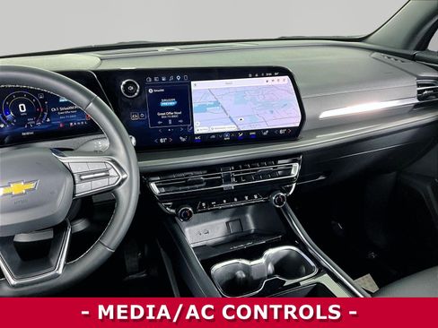 Used 2026 Chevrolet Traverse LT AWD/4WD image 9