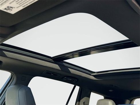 Used 2025 Cadillac XT6 Luxury image 15