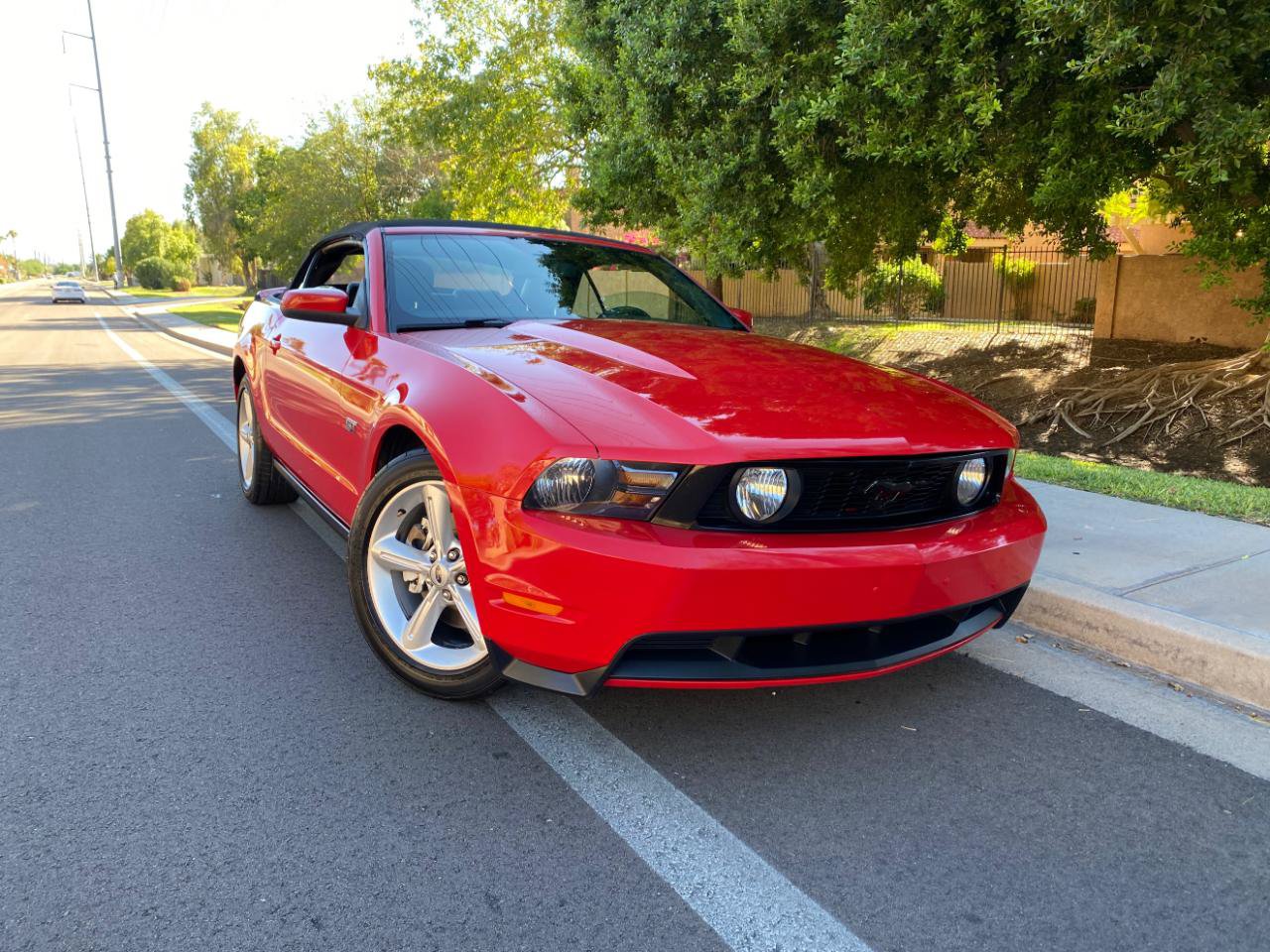 Used 2010 Ford Mustang GT RWD image 4