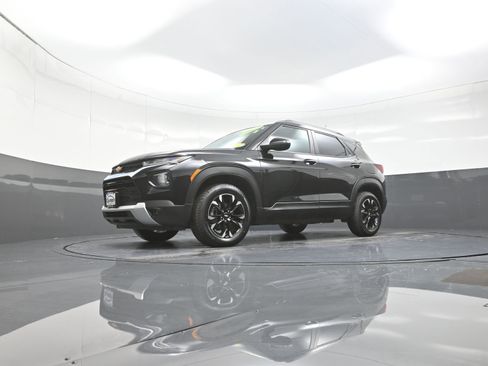 Used 2023 Chevrolet TrailBlazer LT w/ Convenience Package image 11