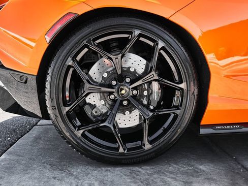 Used 2024 Lamborghini Revuelto AWD/4WD image 31