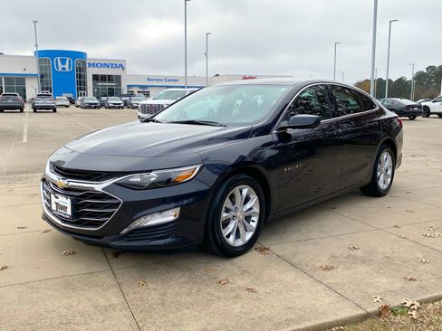 Used 2023 Chevrolet Malibu LT image 3