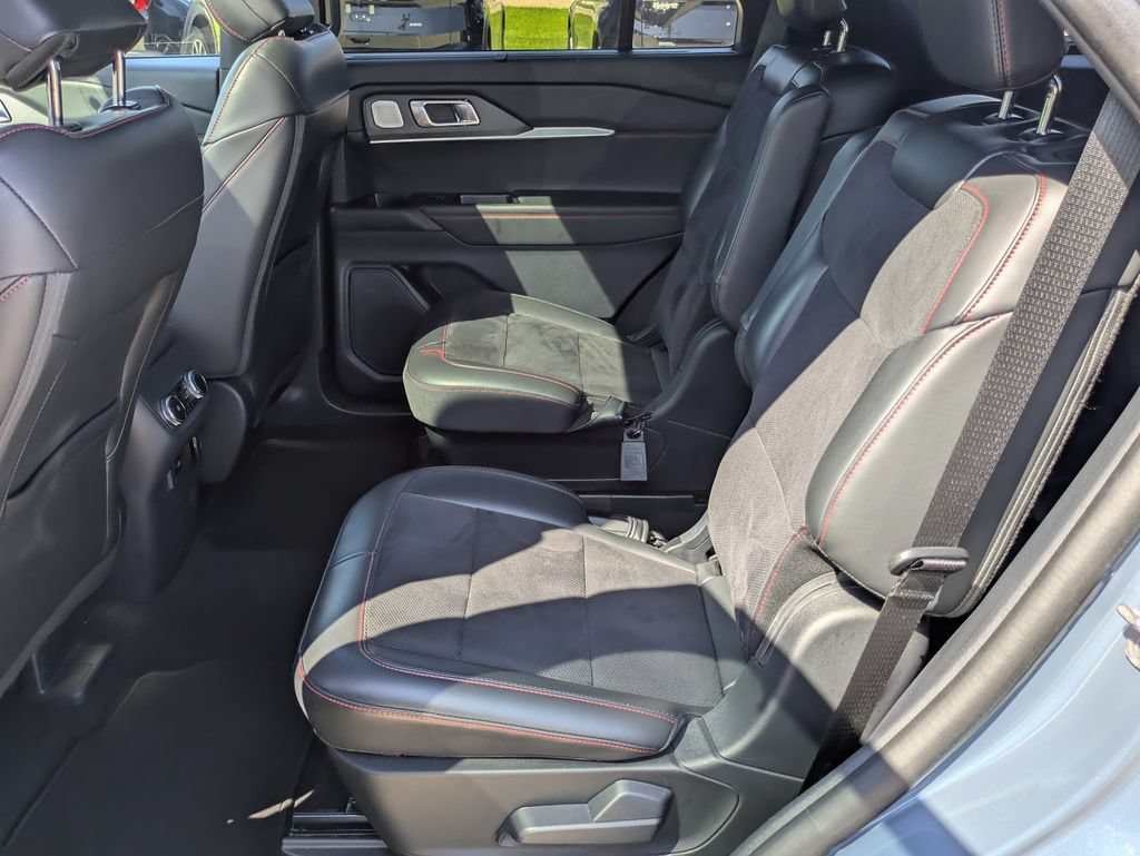 Used 2025 Ford Explorer ST AWD/4WD image 11