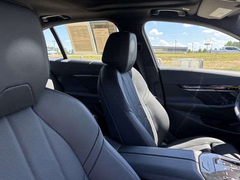 Certified 2024 BMW i5 eDrive40i w/ Convenience Package RWD image 35
