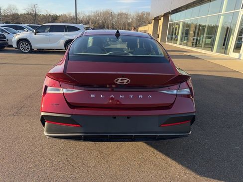 Used 2024 Hyundai Elantra SE image 6