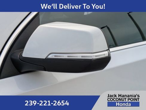 Used 2023 Chevrolet Traverse LT FWD image 11
